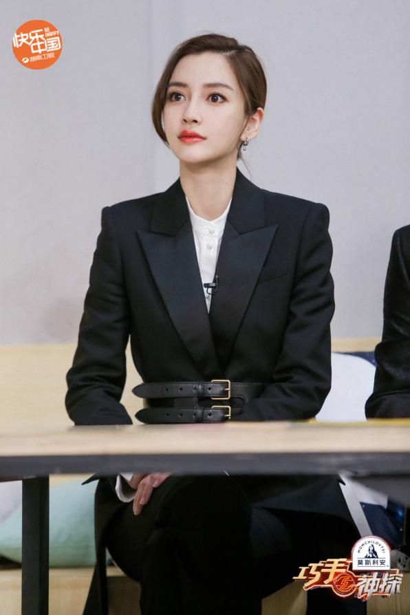 巧手神探杨颖古装图片,巧手神探杨颖踩鸡蛋