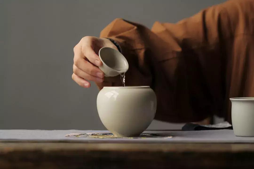 干泡茶盘和湿泡茶盘有什么分别,泡茶干泡与湿泡