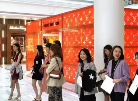 组建超跑俱乐部,留学生为什么那么多买超跑