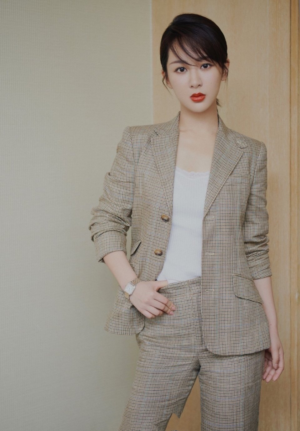 披头发好还是扎头发对发质好,发际线低适合扎头发还是披头发