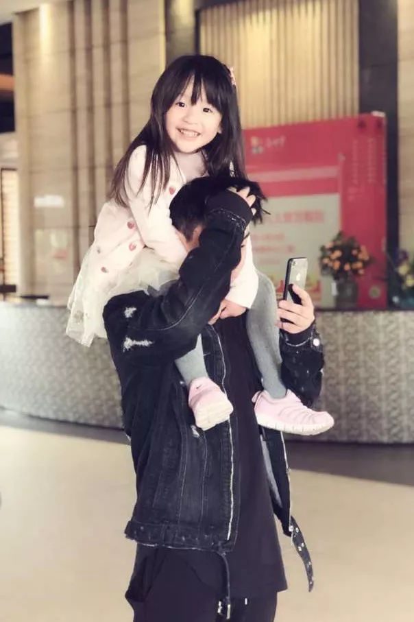 老爸带娃不靠谱系列外国,爸妈的奇葩带娃方式