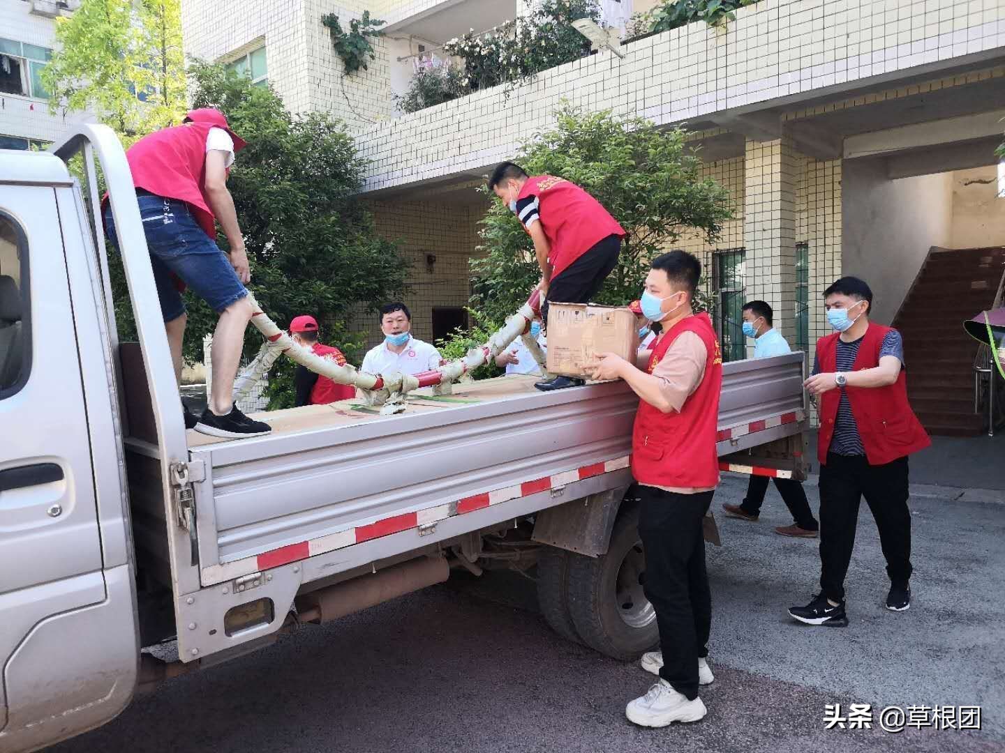 关爱农村留守儿童--岳池义工“六一”在行动