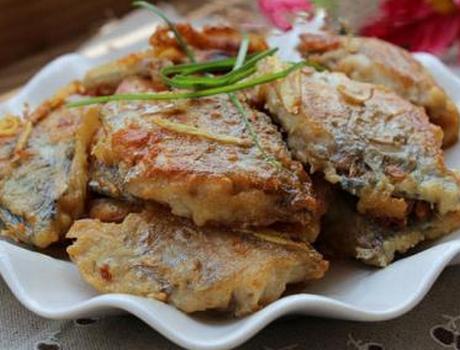 煎鱼时,裹淀粉是大错特错!厨娘教你煎鱼技巧,鱼肉嫩滑鱼皮不破