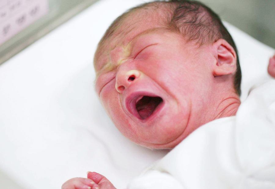 母乳宝宝不拉大便是母乳不够吃吗,母乳宝宝不攒肚子咋办