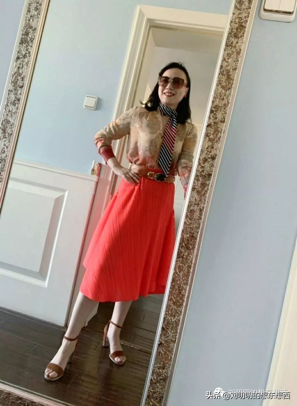 亮橘色穿搭,一日一look怎么搭配衣服