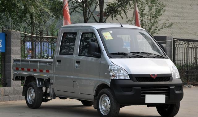 五菱宏光s的动力,五菱荣光s和五菱宏光s哪个拉货好