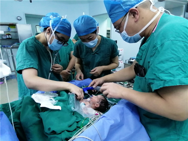 怀孕肚皮表面撕裂生完是怎么样的,胎儿肚皮开裂