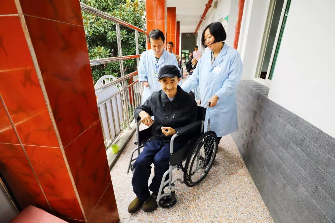 汉滨区健康扶贫政策,健康“守门人”