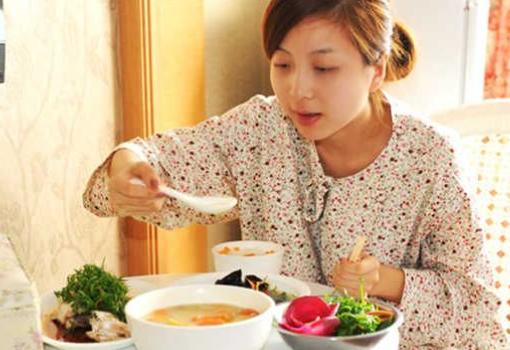 坐月子可以洗头吹风吗,月子期间能洗头吹风么