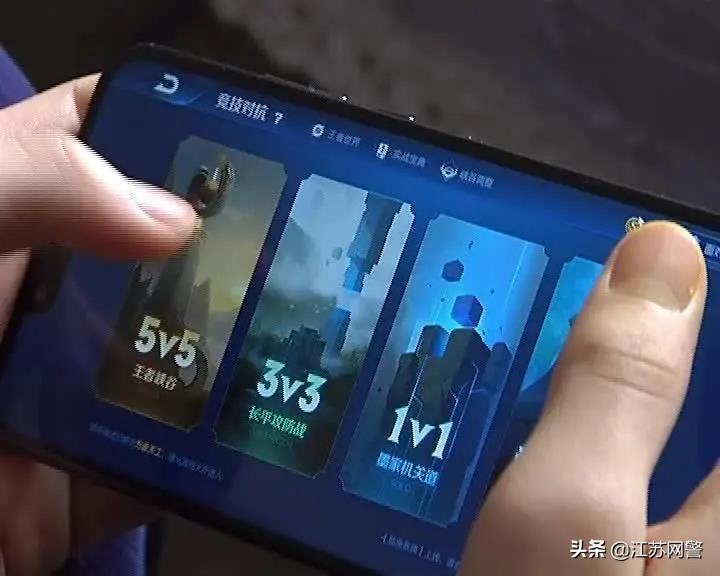 13岁男孩迷上游戏四小时充2万,13岁孩子玩网游花掉30万