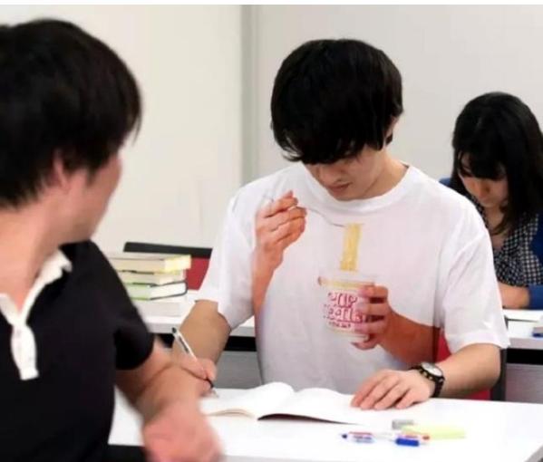 刚租的房子,打扫时发现的前租客留下的东西,要告诉房东吗?