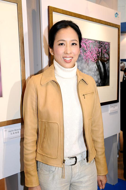 朱玲玲才貌双全,62岁朱玲玲穿搭