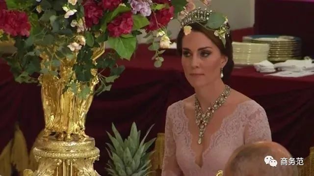 英国女王的珠宝高清,英国女王伊丽莎白二世的珠宝