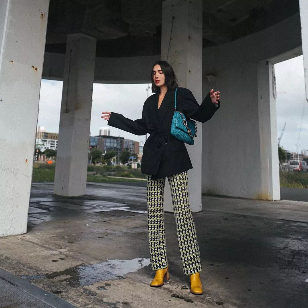 看见今年秋冬必入的第一双靴子，我方了……