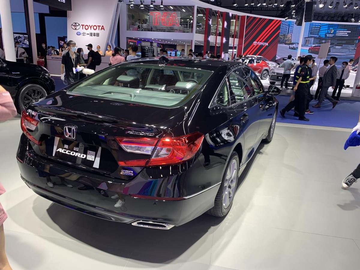 b级轿车推荐新款雅阁,雅阁十一代智享版配色选哪个