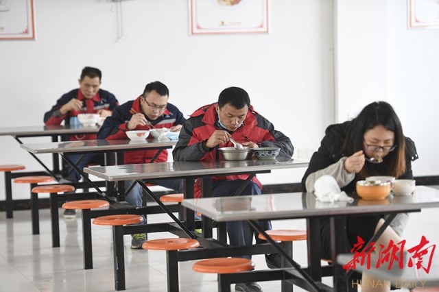 疫情防控织密防控网,织密社区防护网筑牢疫情防控墙