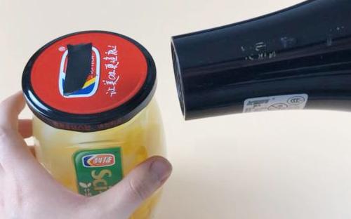 罐头打开拉环方法,罐头盖难开试试这招轻松就能开启