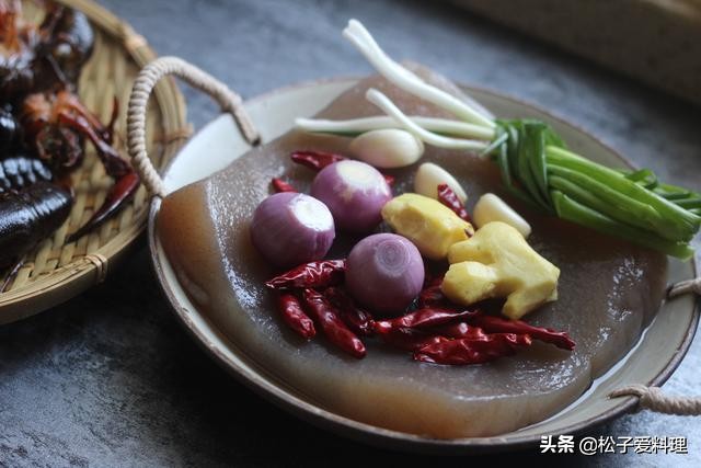 看到了就如获至宝定会买回家，配上剁辣椒炒一盘，酸辣滑嫩好过瘾