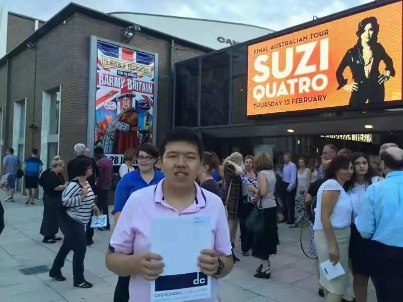 25岁自闭症青年工作,自闭症小伙走出阴影