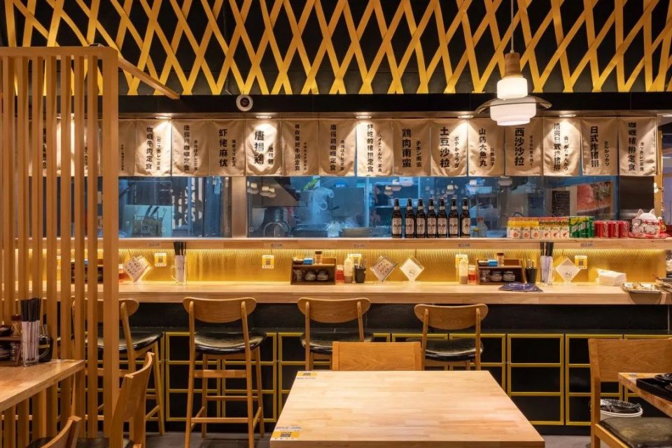 汤底浓郁的汤面,汤底浓厚