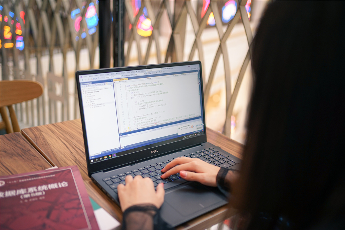 一个18岁计算机系少女的EDC