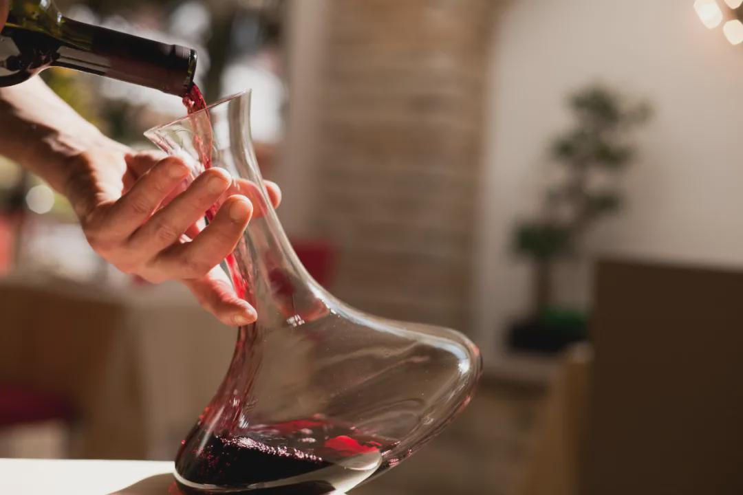 网上十几块钱的进口红酒靠谱吗,现在网上卖的进口红酒是正品吗