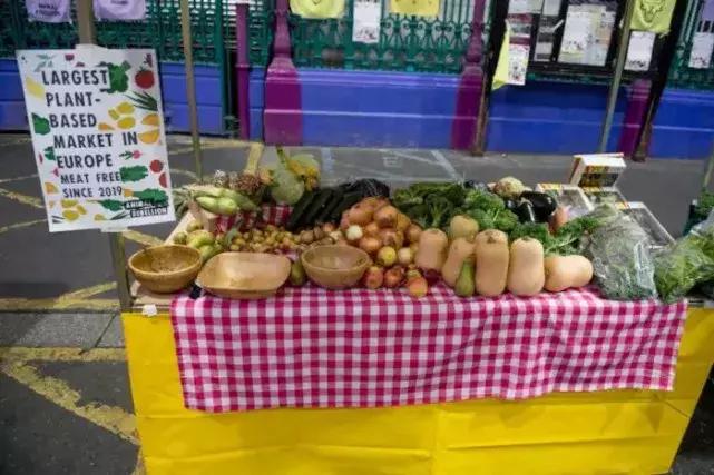 伦敦大混乱！*威示**者“血染”财政部，躺尸唐宁街，这是要上天？