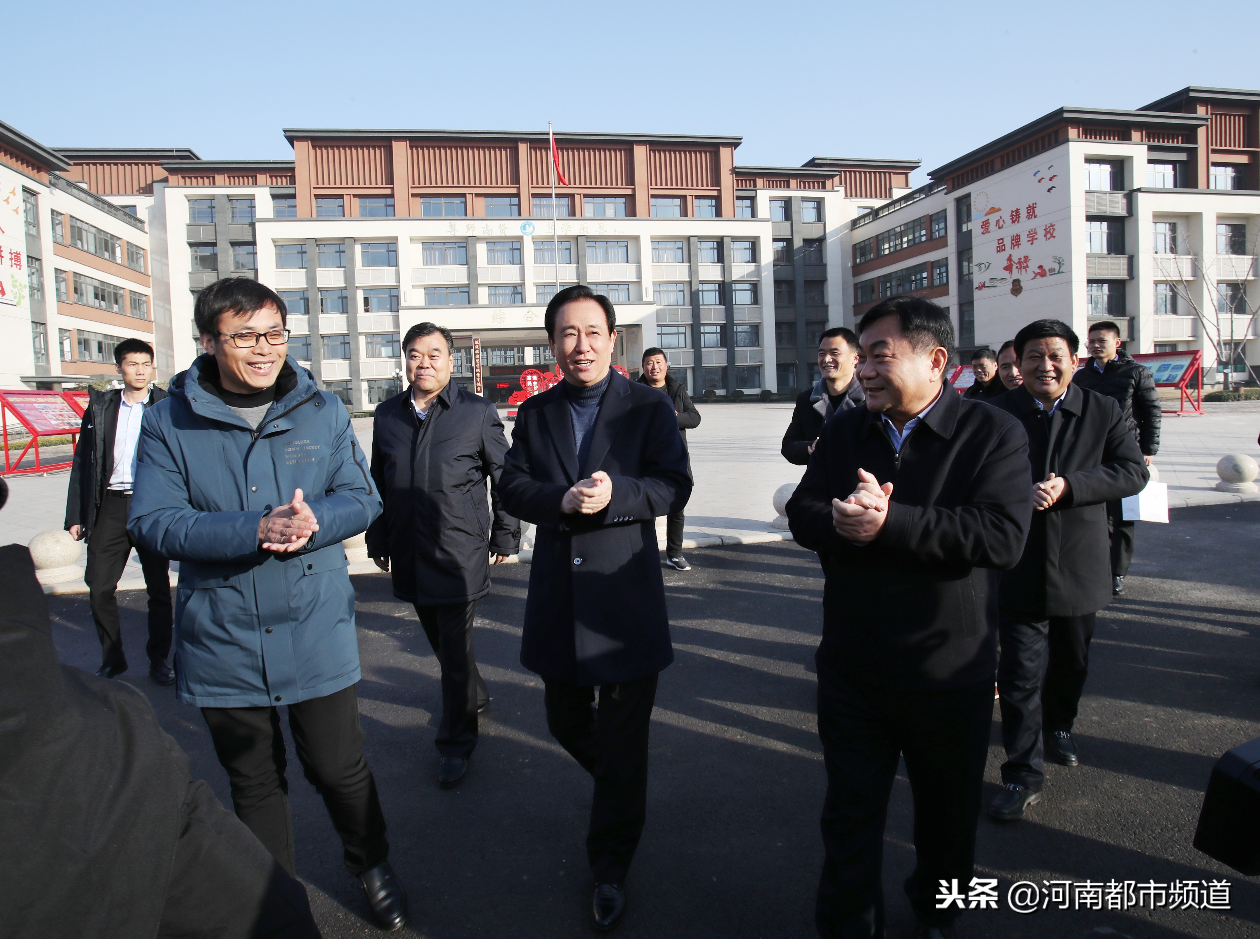 许家印回乡报师恩完整版,许家印的师恩