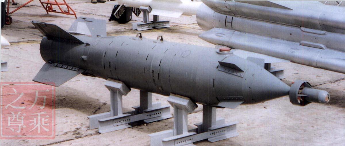 曾落后40年，曾被轰炸过，今天的中美空军制导*弹炸**装备水平对比