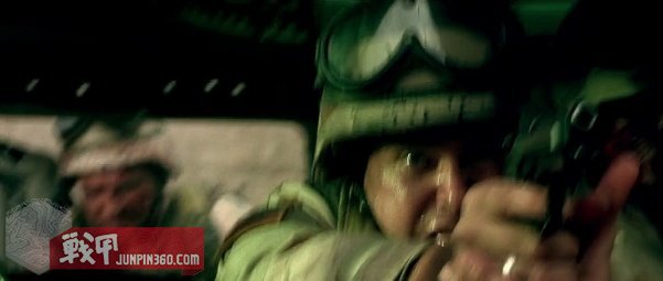 美国黑鹰战机坠落视频,十部顶级战争大片黑鹰坠落