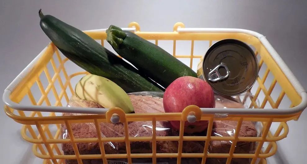 快速解开超市封口钉,超市袋子的封口钉怎么正确打开