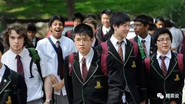 “带着孩子移民海外，但我们还是没能逃离疯狂的补习班……”