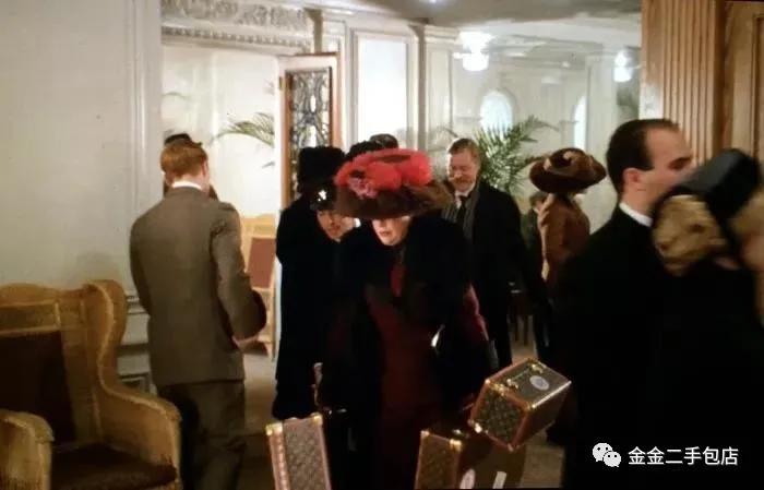 lv包包棋盘格什么色好看,lv最好看的百搭包包