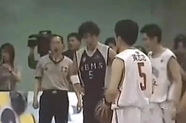 抛弃“最美琼女郎”，被陈道明提携，离婚9年又翻红：好狠一男的