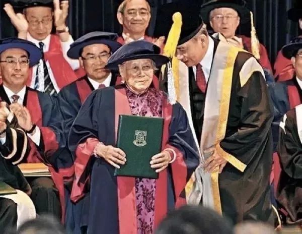 独腿外卖小哥日行四万步,送外卖小哥感动落泪