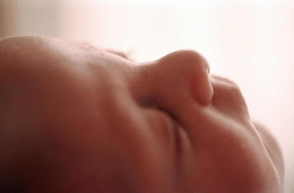 乱摸会影响孩子智力，家长谨记“三摸*不五**摸”，对孩子成长更有利