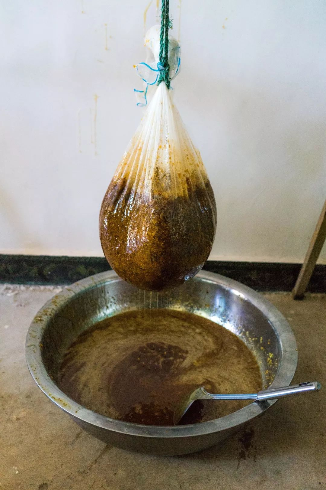 土蜂蜜取蜜全过程,土蜂蜜正确取蜜方法