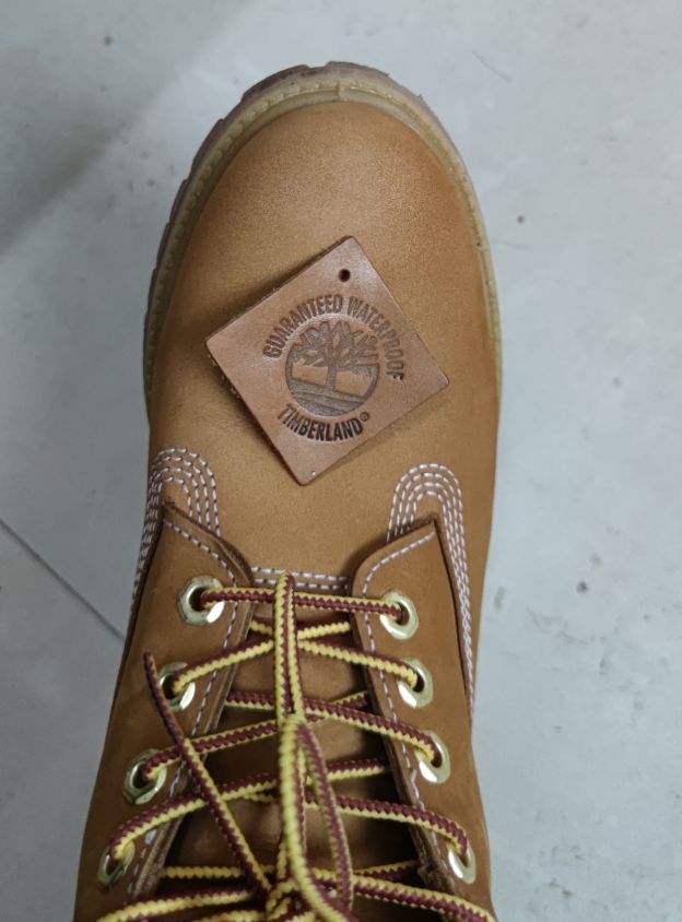 大黄靴滴油在家怎么处理,大黄靴滴上油了应该怎么去除