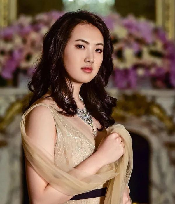 华为小公主和赌王女儿合照,华为公主和赌王千金