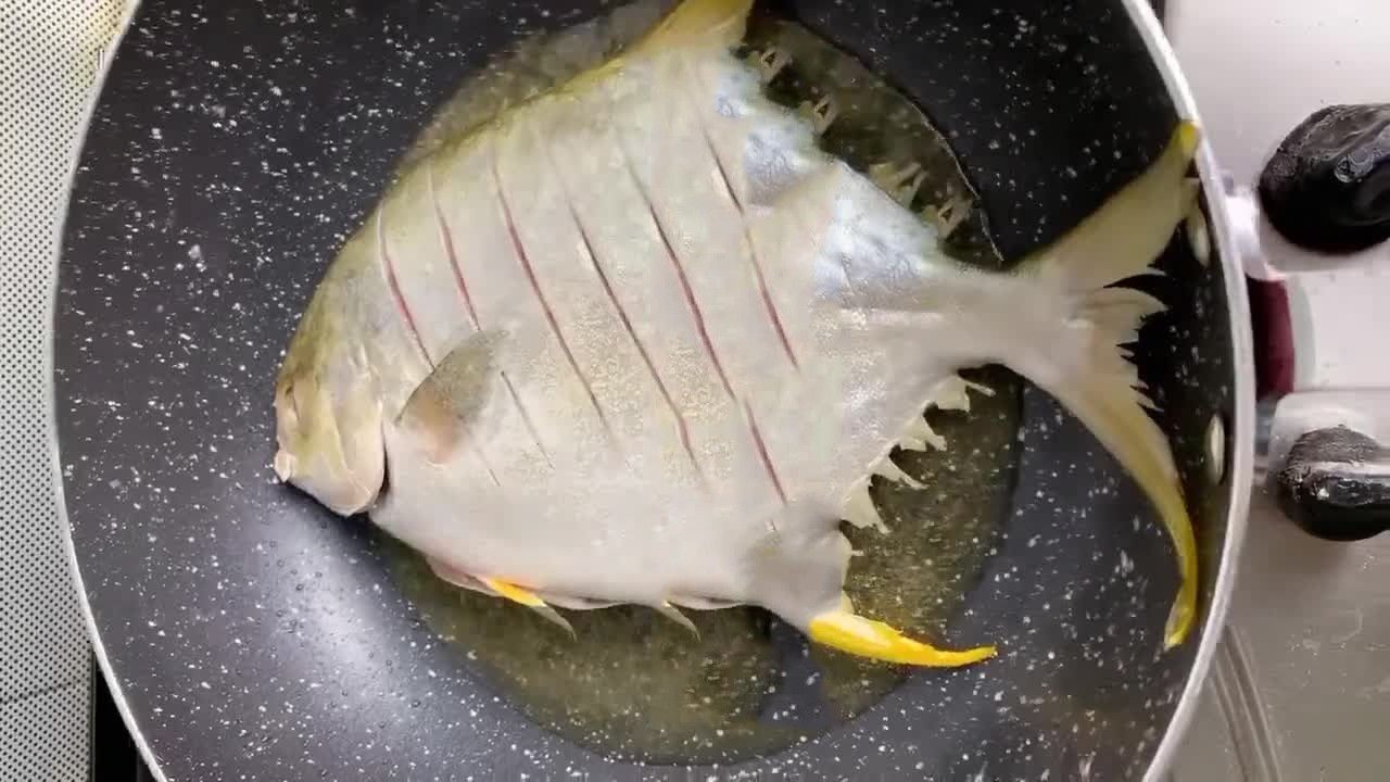 鲳鱼经典菜品之干烧鲳鱼怎么做,干烧鲳鱼怎么做好吃又简单家常的