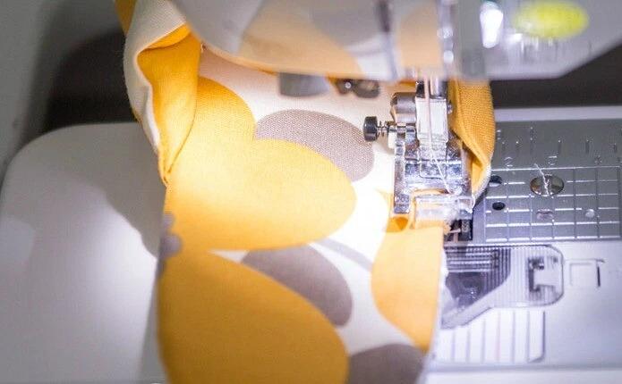 用布条线织两种颜色的拖鞋教程,用布条织花样拖鞋