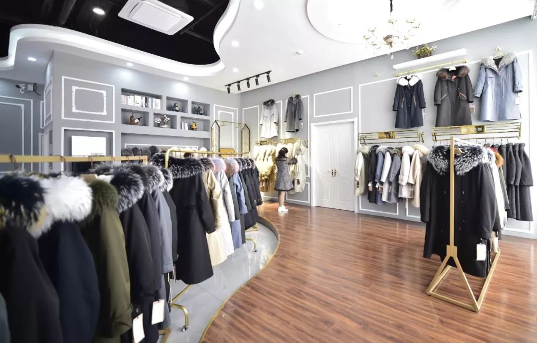 走进明珠服装新城工厂店，体验“前店后厂”新时尚