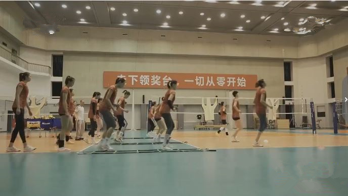 朱婷禁区外凌空抽射,朱婷踢足球教学