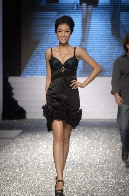 他是中国男篮灵魂人物，已有两个儿子，妻子和他一样低调