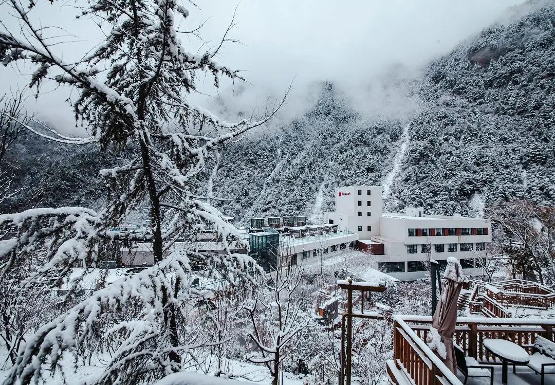 川西泡温泉看雪景,川西12月份最佳雪景泡温泉的地方