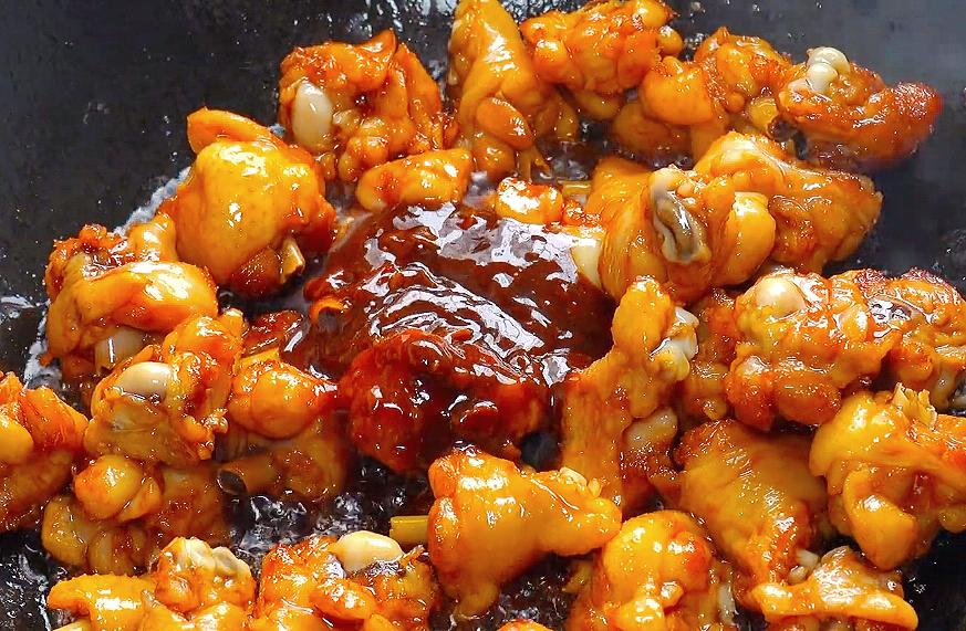 最近很火的黄焖鸡，大厨教你正宗做法，学会后再也不用点外卖了