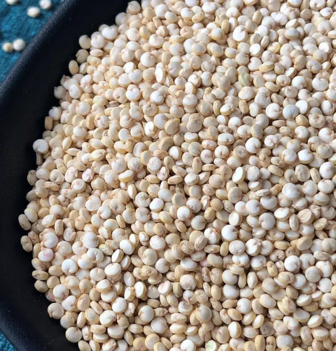 宝宝米粉吃出杂物,宝宝米粉冲调后有黑色细小杂质