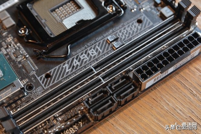 mini-ITX主板该怎么做成旗舰？来看看技嘉Z490IAORUSULTRA