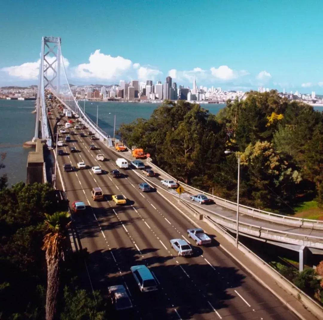 波士顿和旧金山哪个发达,加州和波士顿近吗