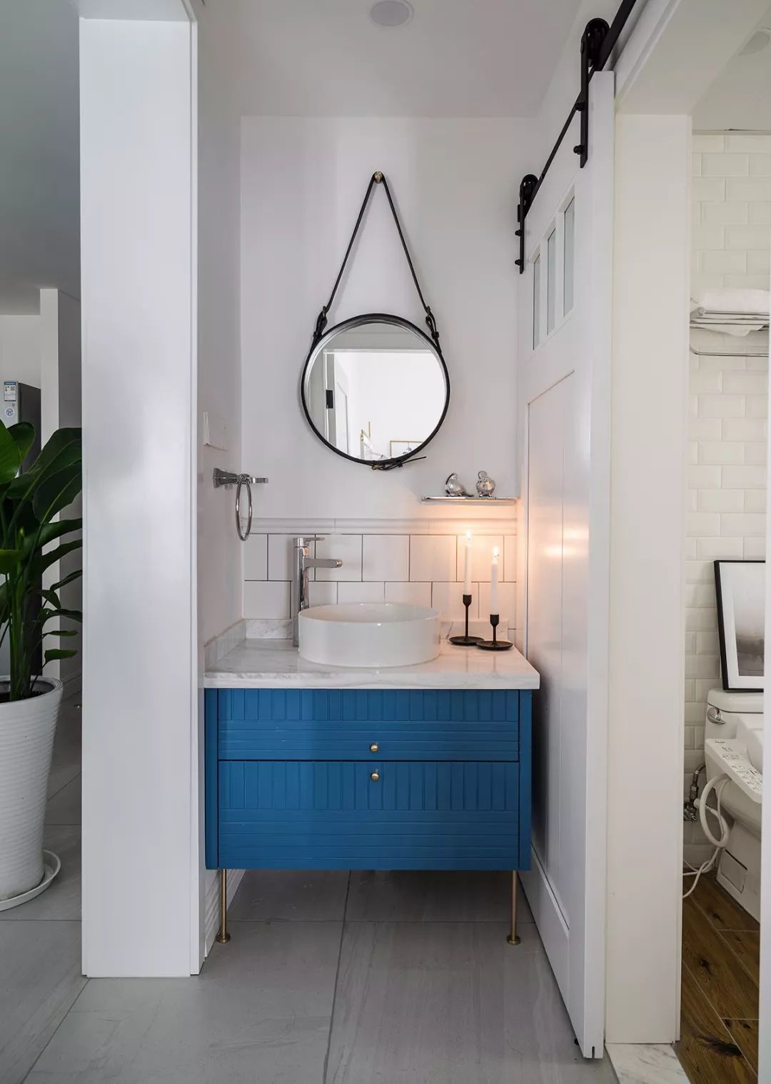 卫生间门正对客厅怎么做隔断,马桶正对卫生间门用玻璃隔断